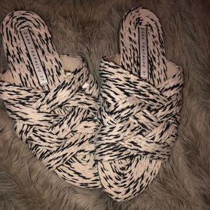 🧿LIKE NEW ZARA TRAFALUC size 37 (6) WOMENS BLACK AND WHITE FLAT ESPADRIL…